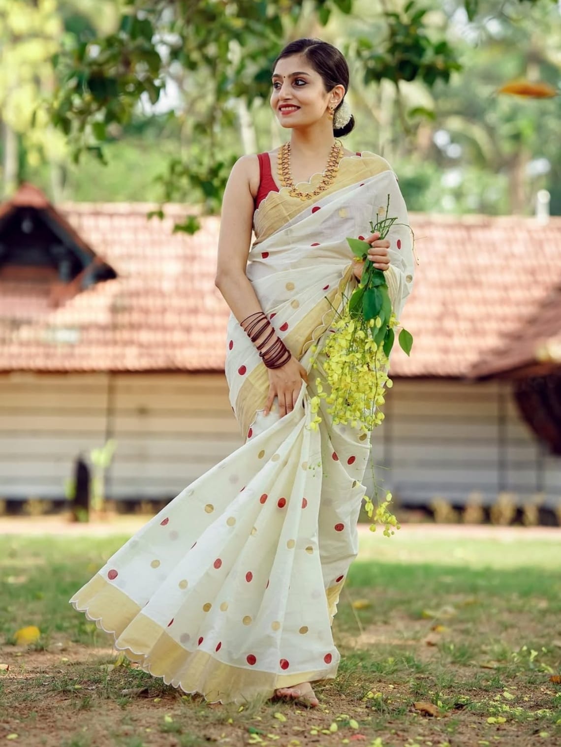 Elegant White Digital Print Saree