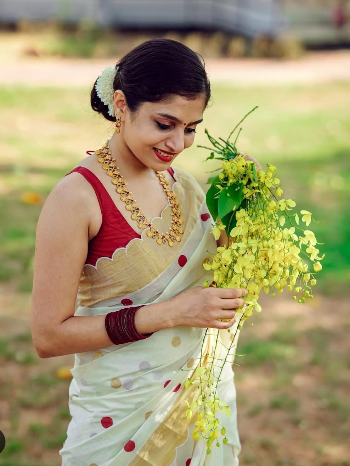 Elegant White Digital Print Saree